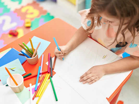 So lernen Kinder durch Basteln und Malen